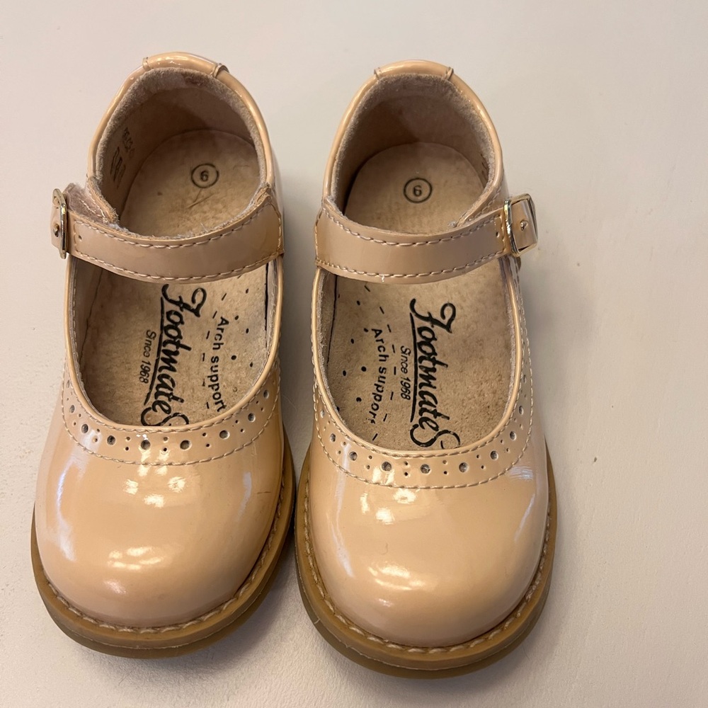 Footmates nude Mary Jane’s size 9